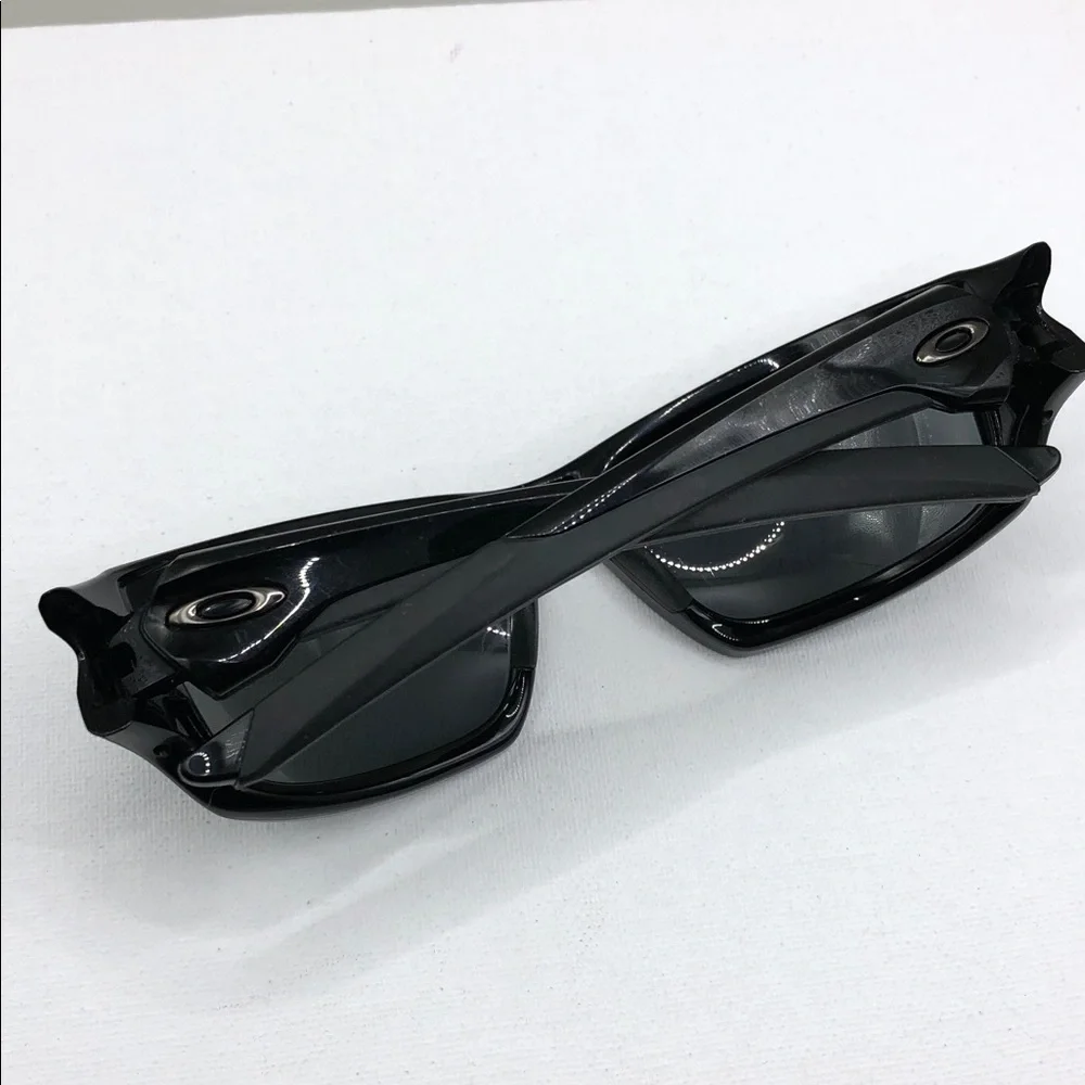 Oakley Valve 12-837 Sunglasses Sleek Black Polarized Wrap